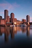 USA,Massachusetts, Boston, Rowe´s Wharf, dawn