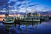 USA, Maryland, Baltimore, Inner Harbor, Harbor View Marina, dawn