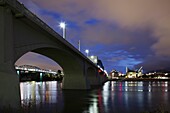 USA, Tennessee, Chattanooga, Market Street Bridge and Tennessee Aquarium, dusk