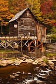 USA, West Virginia, Clifftop, Babcock State Park, The Glade Creek Grist Mill, autumn