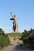 Battle of Stalingrad, Color, Colour, Daytime, Europe, exterior, human, Mamáyev Kurgán, Memorial, Memorials, outdoor, outdoors, outside, Patriotic, Patriotism, people, person, persons, Russia, Scale, Sculpture, Sculptures, Second World War, Stairs, Staling
