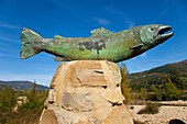 Monumento al salmon, Río Pas, Ontaneda, Toranzo, Cantabria