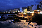 Häuser in Puerto de la Cruz am Abend, Teneriffa, Kanarische Inseln, Spanien, Europa