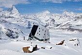 Neue Monte-Rosa-Hütte, Matterhorn im Hintergrund, Zermatt, Kanton Wallis, Schweiz