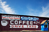 Fassade eines Coffee shops, Coffee to go, Drive thru, Michigan City, Indiana, USA
