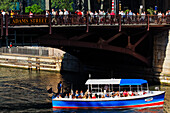 Boat trip on the Chicago River, Chicago, Illinois, USA