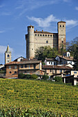 Serralunga d'Alba, Langhe, Piemont, Italien