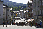 Marktstrasse mit Strassencafes, Bad Tölz, Oberbayern, Bayern, Deutschland