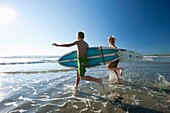 Surfer in Costa Rica, Mittelamerika