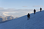 Climbers on Ghiacciaio del Lavenciau, north route to Gran Paradiso, Gran Paradiso National Park, Aosta valley, Italy