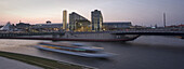 Berliner Hauptbahnhof mit Spree, Berlin, Deutschland