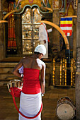 Traditional drummer in front of the relic shrine in the Temple of the Tooth in Kandy, Kandy, Sri Lanka, Asia