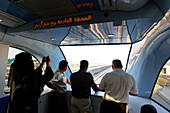 Neue Metro von Dubai an der Zayet Road
