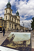 Blick auf die Heiligkreuzkirche, die nach dem Krieg rekonstruiert wurde, Warschau, Polen, Europa