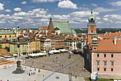 Königsschloss am Schlossplatz unter Wolkenhimmel, Warschau, Polen, Europa