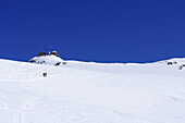 Skitourengeher steigen zum Zittelhaus auf, Zittelhaus, Hoher Sonnblick, Rauriser Tal, Goldberggruppe, Hohe Tauern, Salzburg, Österreich