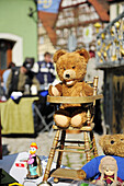 Teddybären auf Flohmarkt, Feuchtwangen, Bayern, Ansbach, Deutschland