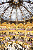 Innenansicht des Kaufhauses Galeries Lafayette, eines der ältesten Kaufhäuser in Frankreich, Paris, Frankreich, Europa