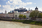 Altstadt mit Salzach und Festung Hohensalzburg, Salzburg, Salzburger Land, Österreich