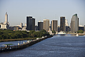 Pier und Skyline von Buenos Aires, Argentinien, Südamerika, Amerika