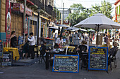 Straßencafes im La Boca Hafenviertel, Buenos Aires, Argentinien, Südamerika, Amerika