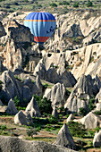 Ballone im Göreme-Tal, Kappadokien, Anatolien, Türkei