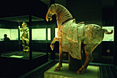Antike Pferdestatue im National Palace Museum, Taipeh, Taiwan, Asien
