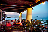 Café, Piazza San Vincenzo, Stromboli, Liparische Inseln, Sizilien, Italien