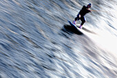 Mann fährt Wakeboard, Thannhausen, Bayern, Deutschland