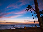 Waikiki Beach Sunset  Honolulu O´ahu Hawaii  United States