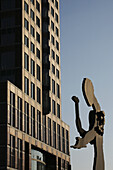 Messeturm, architect Helmut Jahn, hammering man sculpture by Jonathan Borofsky, Frankfurt am Main, Hesse, Germany