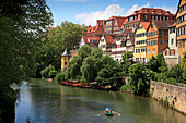 Ruderboot auf dem Neckar, Neckarfront mit Hölderlinturm, Tübingen, Neckar, Baden-Württemberg, Deutschland
