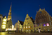 St. Peter´s Church and House of the Blackheads in Town Hall Square at night, old town, Riga, Latvia