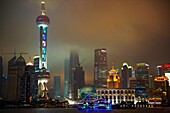 Chine, Shanghai, vue de Pudong depuis le Bund, rivière Huangpu // China, Shanghai, Pudong District, Buildings of Pudong from the Bund, Huangpu River