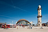 Leuchtturm und Teepott, Warnemünde, Rostock, Mecklenburg-Vorpommern, Deutschland