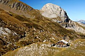 Alpine refuge Geltenhuette of the Swiss Alpine Club, peak Spitzhorn in the back, nature reserve Gelten-Iffigen, Switzerland