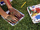 A child´s hands covered in paint