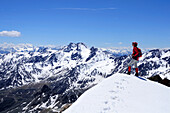 Woman standing on summit Im Hinteren Eis, Schnals valley, Oetztal Alps, Vinschgau, Trentino-Alto Adige/Südtirol, Italy
