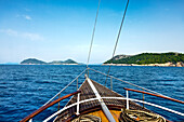 Schiff vor Elafiten Inseln, Dubrovnik, Dalmatien, Kroatien