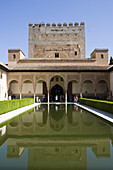 Teich am Alhambra Palast, Granada, Andalusien, Spanien, Europa