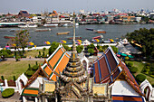 Blick vom buddhistischer Tempel Wat Arun auf den Fluss Chao-Phraya  in Bangkok, Thailand, Asien