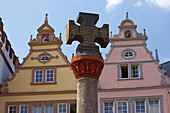 Hauptmarkt mit Renaissance-Häusern und Marktkreuz, Trier an der Mosel, Rheinland-Pfalz, Deutschland, Europa