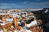 Bryce Amphitheater between Sunrise and Sunset Points in winter, Bryce Canyon National Park, Utah, USA