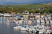 Blick auf Boote im Hafen, Saint Gilles, La Reunion, Indischer Ozean