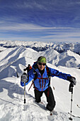 Skibergsteiger auf dem Weg zum Tiz Tasner, Engadin, Graubünden, Schweiz, Europa
