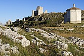 Rocca Calascio castle, Campo Imperatore, Gran Sasso National park, Abruzzo, Italy