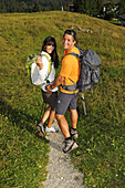 Wanderer auf der Winklmoos-Alm, Reit im Winkl, Chiemgau, Oberbayern, Bayern, Deutschland, Europa