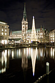 Blick über Alsterfleet zum Rathaus in der Weihnachtszeit, Hamburg, Deutschland