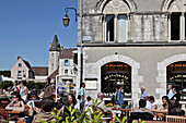 Sidewalk Cafe 'Le Serpente' In Front Of The Chartres Cathedral, Rue Des Changes, Chartres, Eure-Et-Loir, France