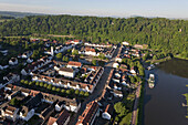 Luftbild, Bad Karlshafen an der Weser, Hafenbecken und Altes Rathaus, Bad Karlshafen, Hessen, Deutschland